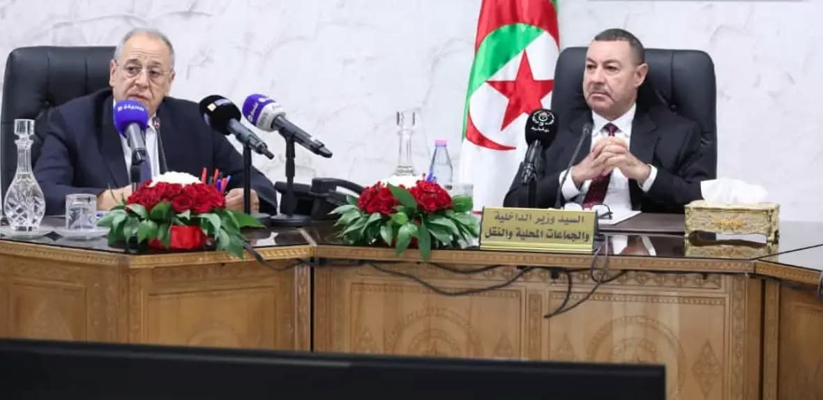 Sayoud installe Youcef Roumane dans ses fonctions de Secrétaire général du ministère de l'Intérieur, des Collectivités locales et des Transports