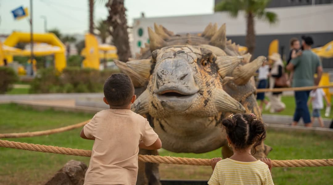 Ouverture au public de la 3e édition de l'exposition sur les dinosaure