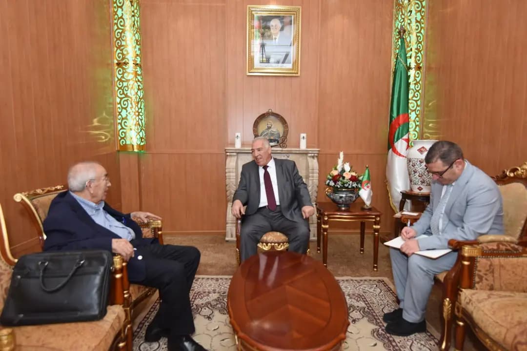 M. Tacherift reçoit le président de l'Association nationale des moudjahidine de la Fédération de France du FLN