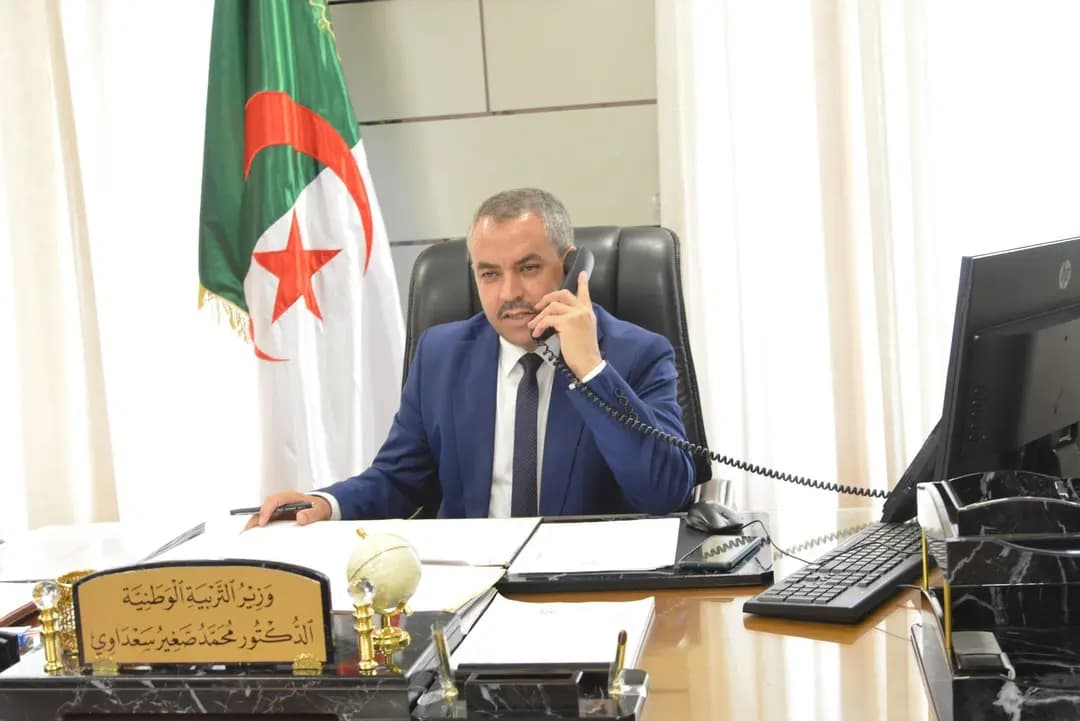 Sadaoui félicite les trois premières lauréates au niveau national