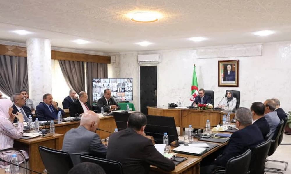 Sayoud préside une réunion de coordination sur le suivi des préparatifs de la rentrée sociale et l’indemnisation des sinistrés des incendies