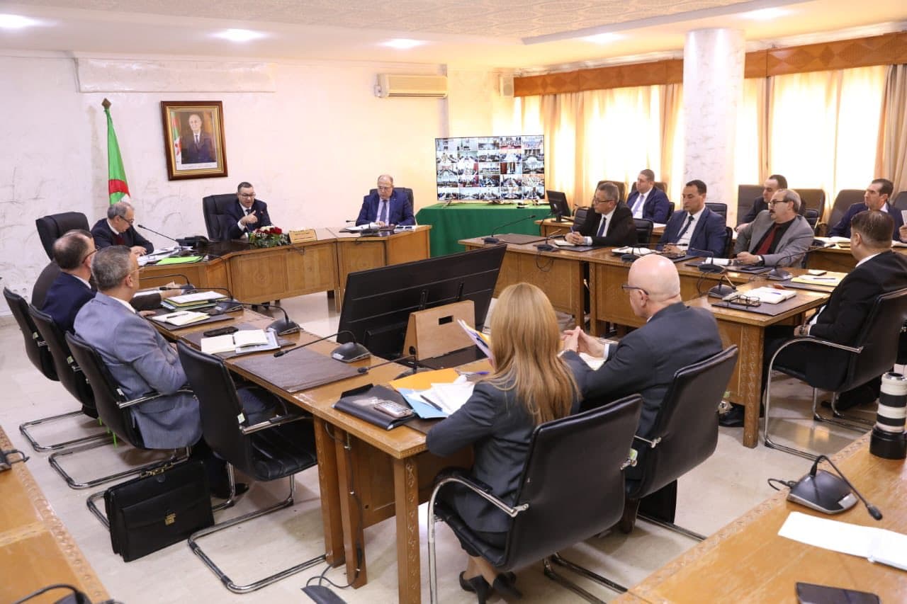 Le ministre de l'Intérieur préside une réunion de coordination avec les walis