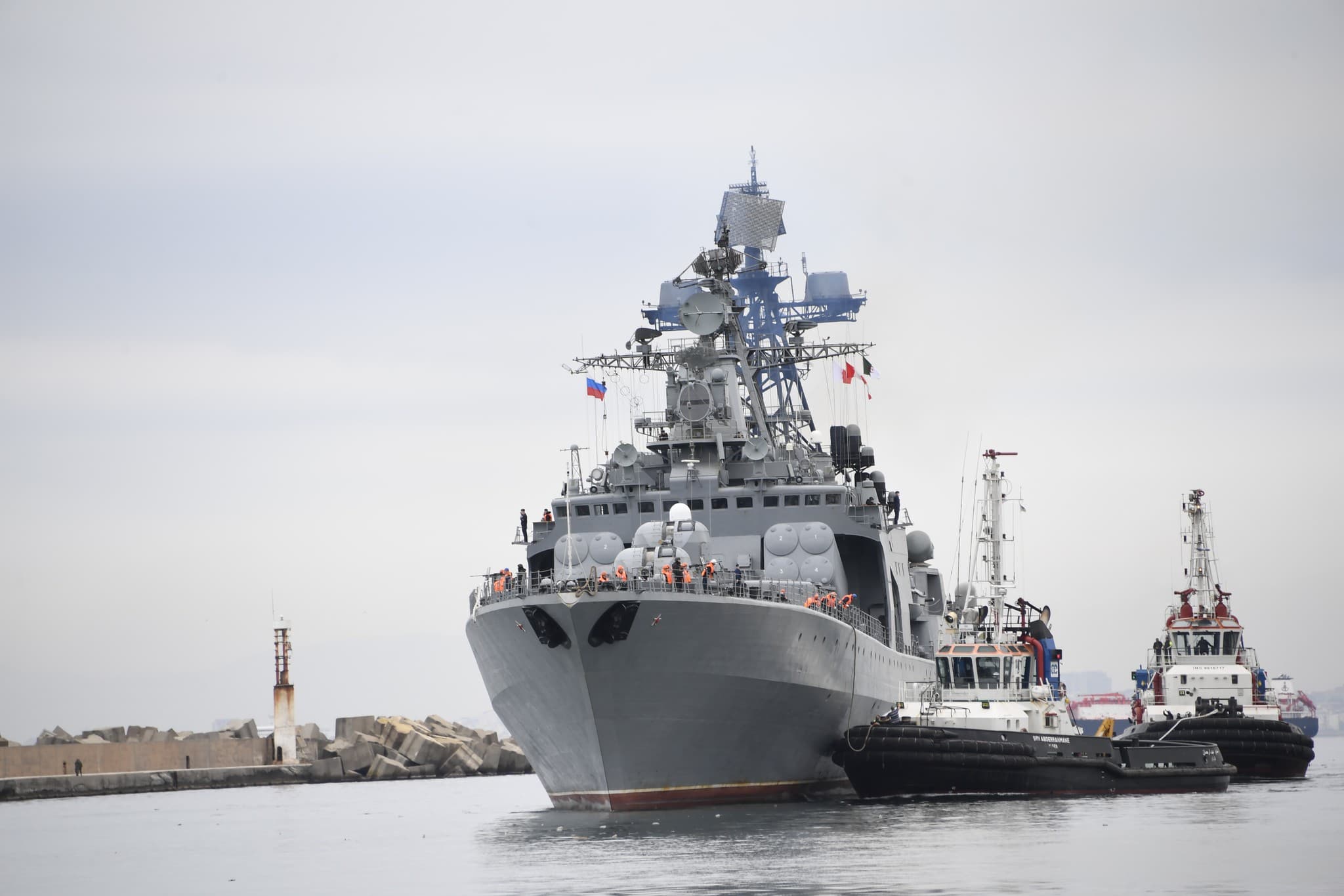 Escale d'un groupe de navires de la flotte russe du Nord au port d'Alger