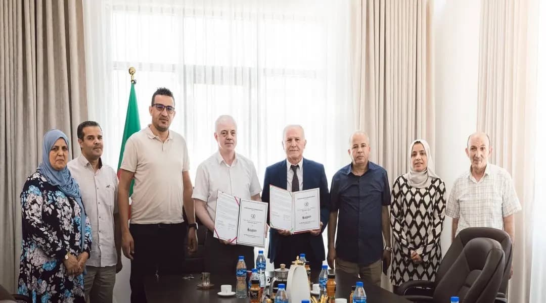 Signature d'une convention de coopération entre l'Université Abbas-Laghrour et l'Université britannique De Montfort