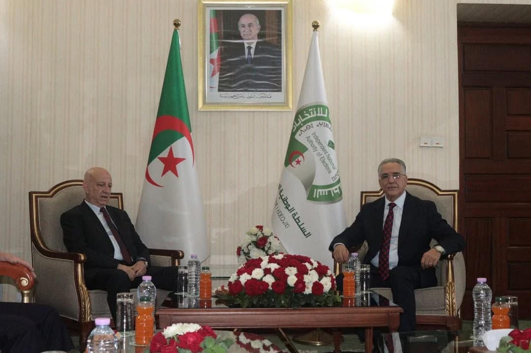 Le président de l'ANIE reçoit le secrétaire général du parti du FLN