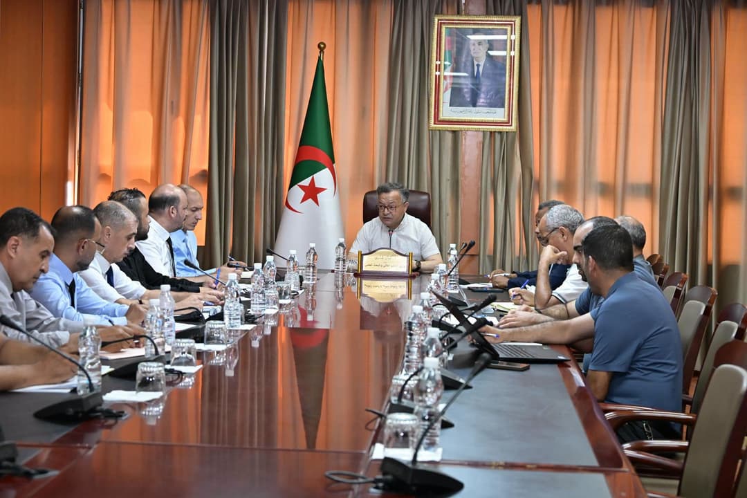 Baddari préside une réunion de coordination sur l'état de préparation des établissements des œuvres universitaires