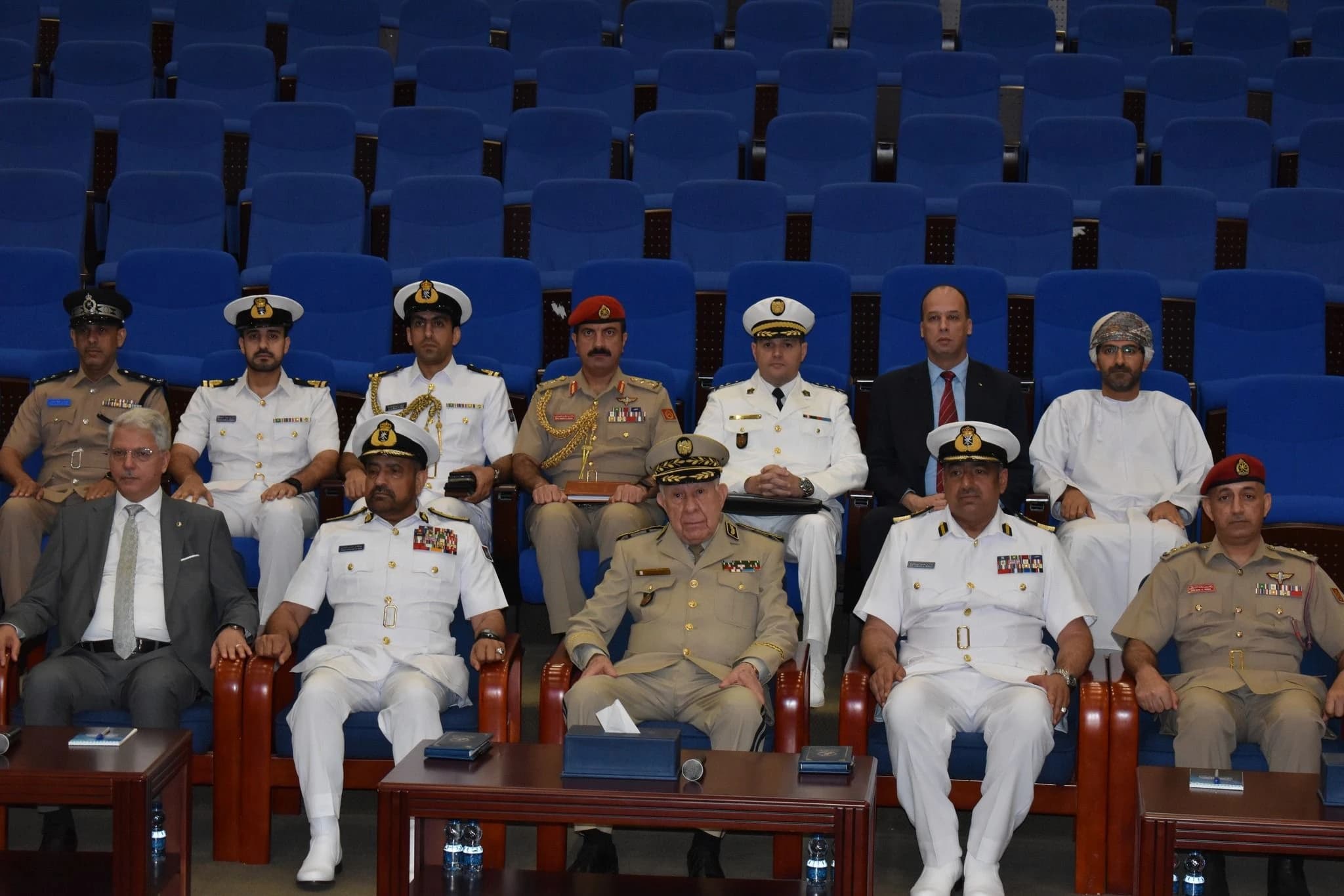 Le Général d'Armée Saïd Chanegriha reçu par le Général d'Armée, ministre du Bureau royal d'Oman