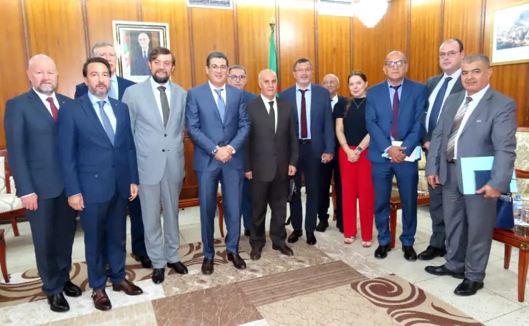 Le ministre de la Santé reçoit le président du conseil d'administration de la société russe R-Pharm JSC