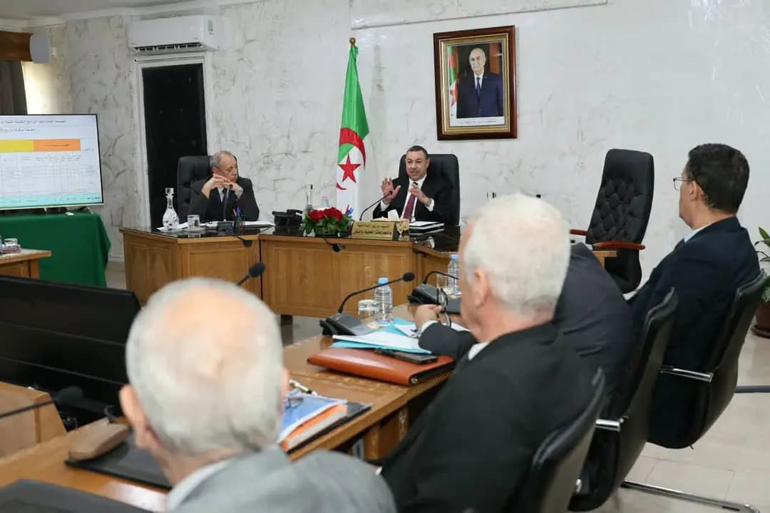 Sayoud préside une réunion de la commission interministérielle de suivi et d'évaluation du bilan des programmes de développement