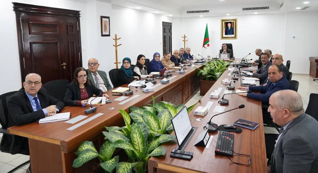 Adjal préside une réunion consacrée au suivi de plusieurs dossiers stratégiques