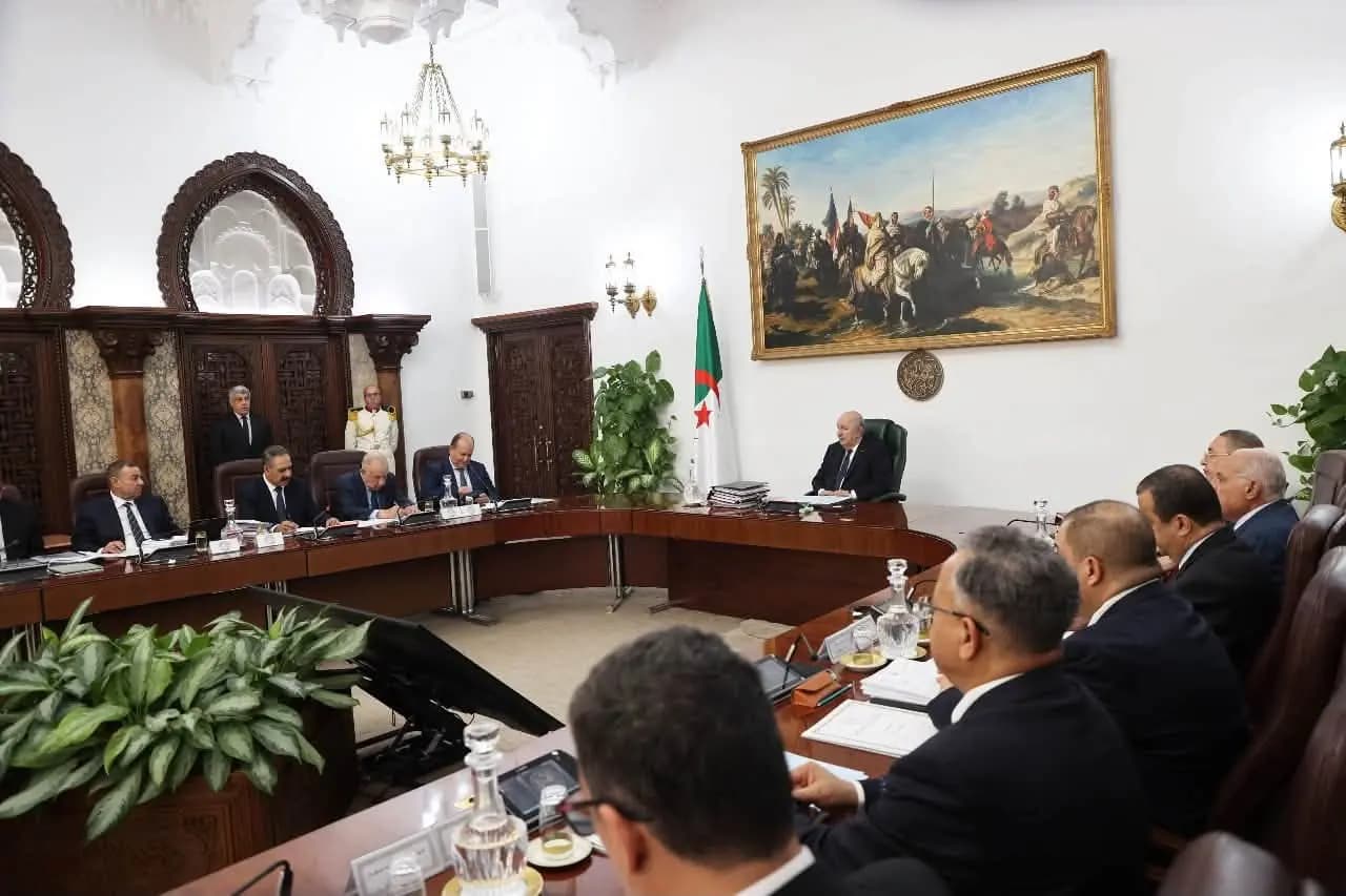 Le président de la République ordonne le lancement immédiat des tronçons Laghouat-El Meniaa-In Salah-Tamanrasset