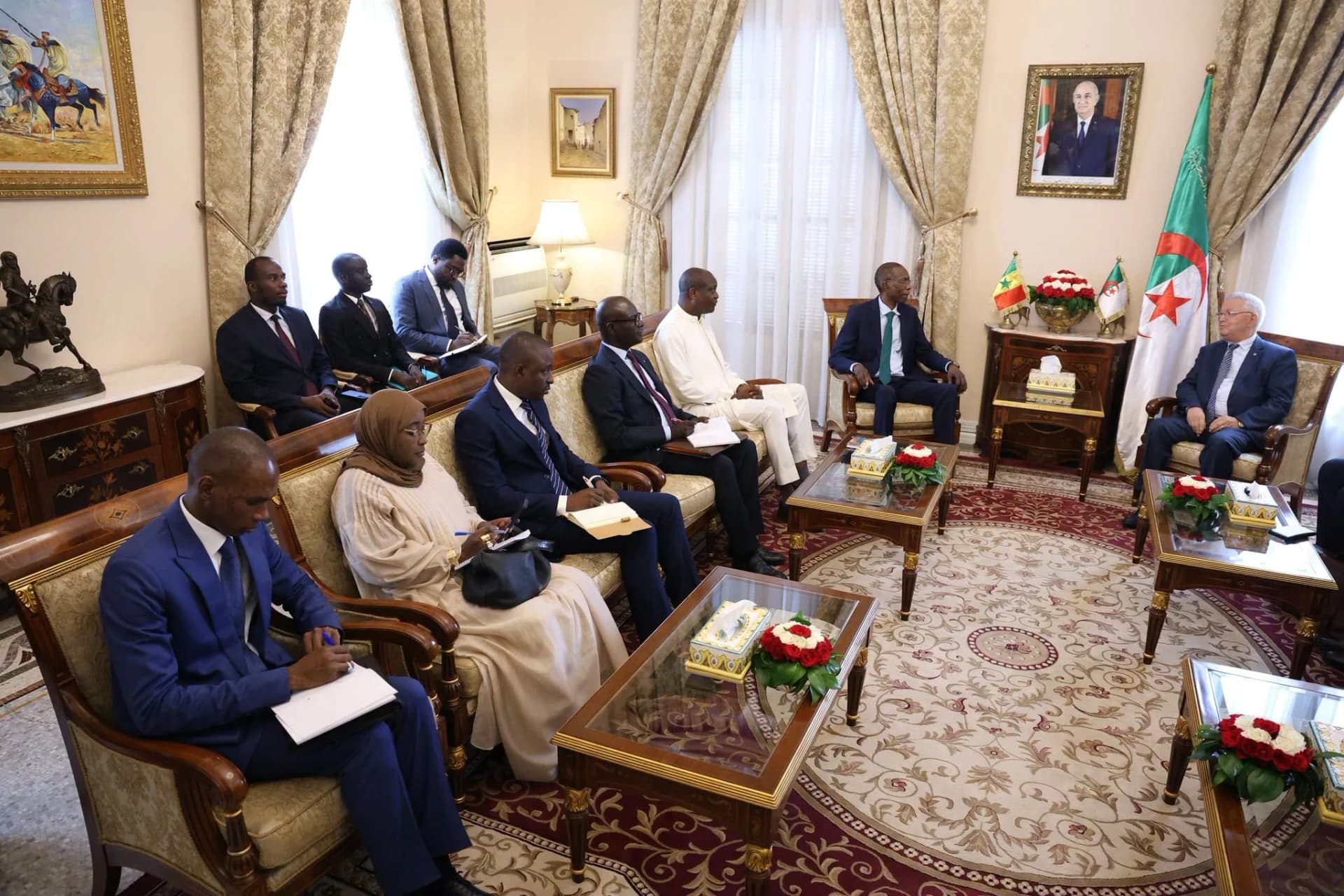 Le président du Conseil de la nation reçoit le ministre de l'Intégration africaine et des Affaires étrangères sénégalais