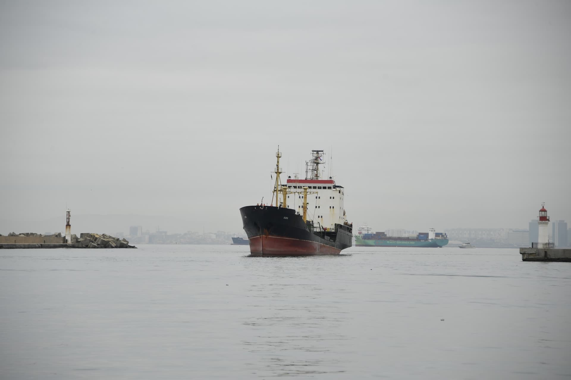 Escale d'un groupe de navires de la flotte russe du Nord au port d'Alger