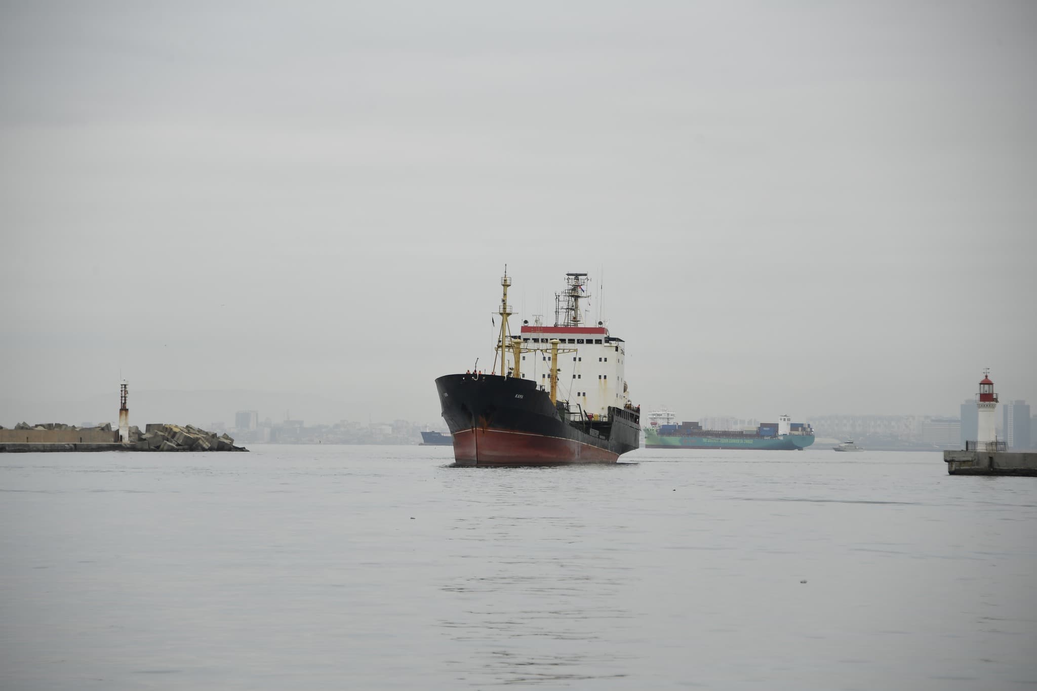 Escale d'un groupe de navires de la flotte russe du Nord au port d'Alger