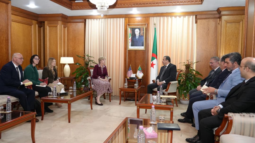 : Arkab examine les moyens d'élargir la coopération bilatérale avec l'ambassadrice des Etats-Unis d'Amérique