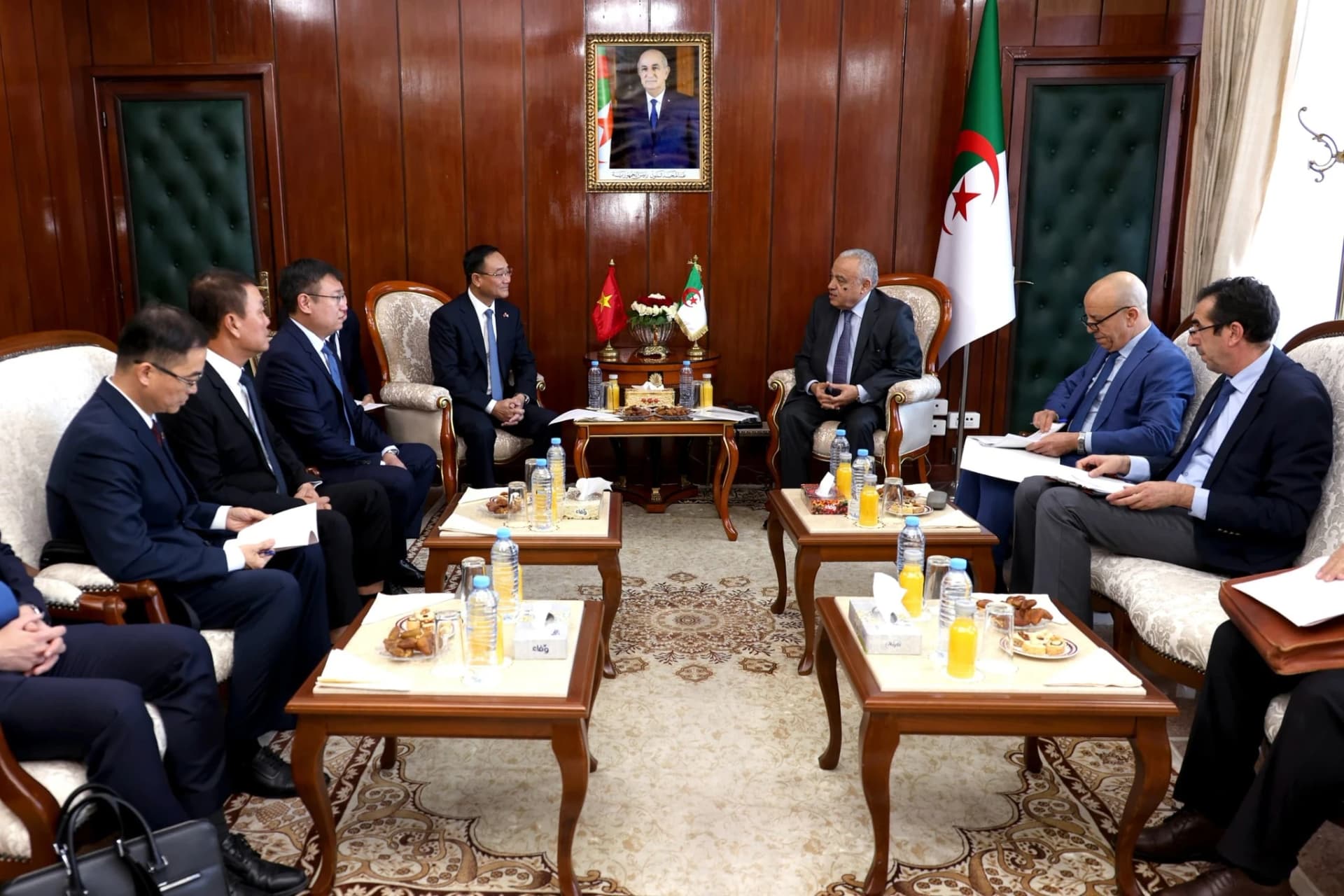 Algérie-Vietnam: examen des voies et moyens du renforcement de la coopération policière et de la lutte contre la criminalité organisée