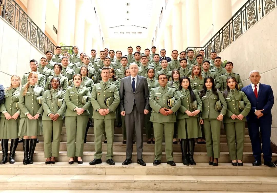 Des officiers stagiaires de l'Ecole supérieure militaire de l'information et de la communication en visite à l'APN