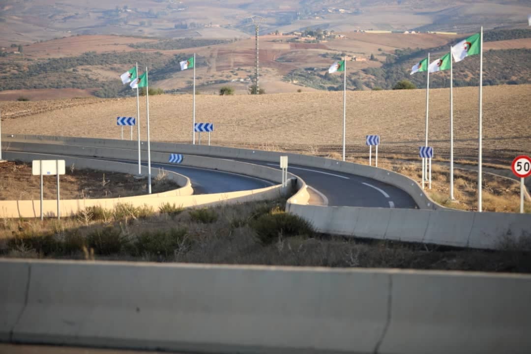 Djellaoui procède à la mise en service du tronçon routier Djendel-Hannacha