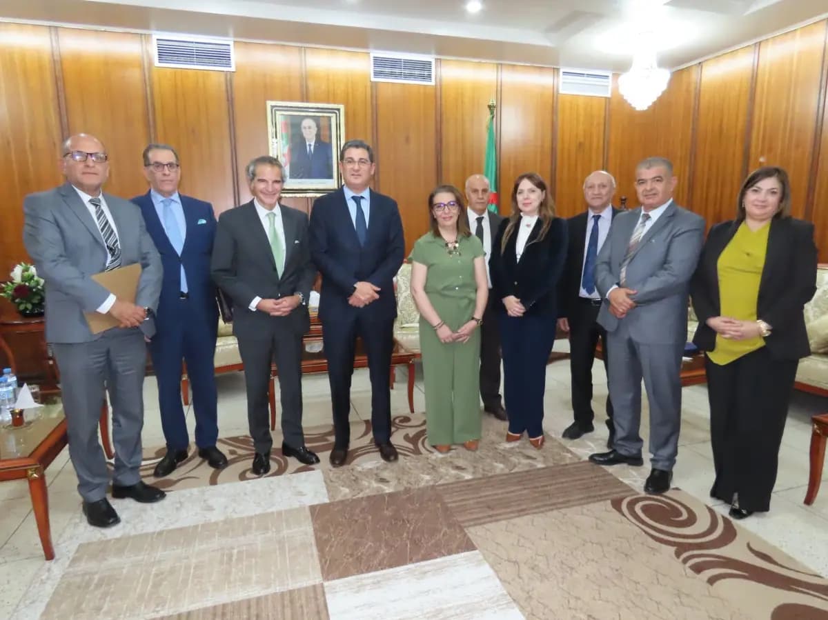 Ait Messaoudene reçoit le Directeur général de l'AIEA