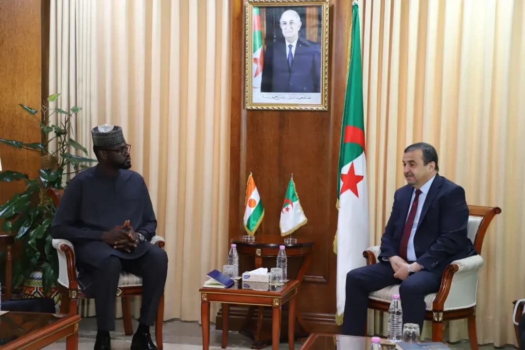 Arkab examine avec une délégation nigérienne le renforcement de la coopération bilatérale dans le secteur des hydrocarbures