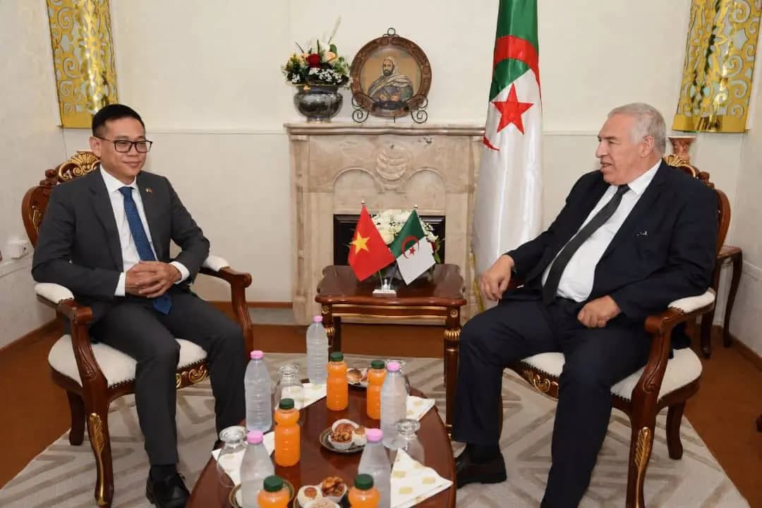Le ministre des Moudjahidine reçoit l'ambassadeur de la République socialiste du Vietnam