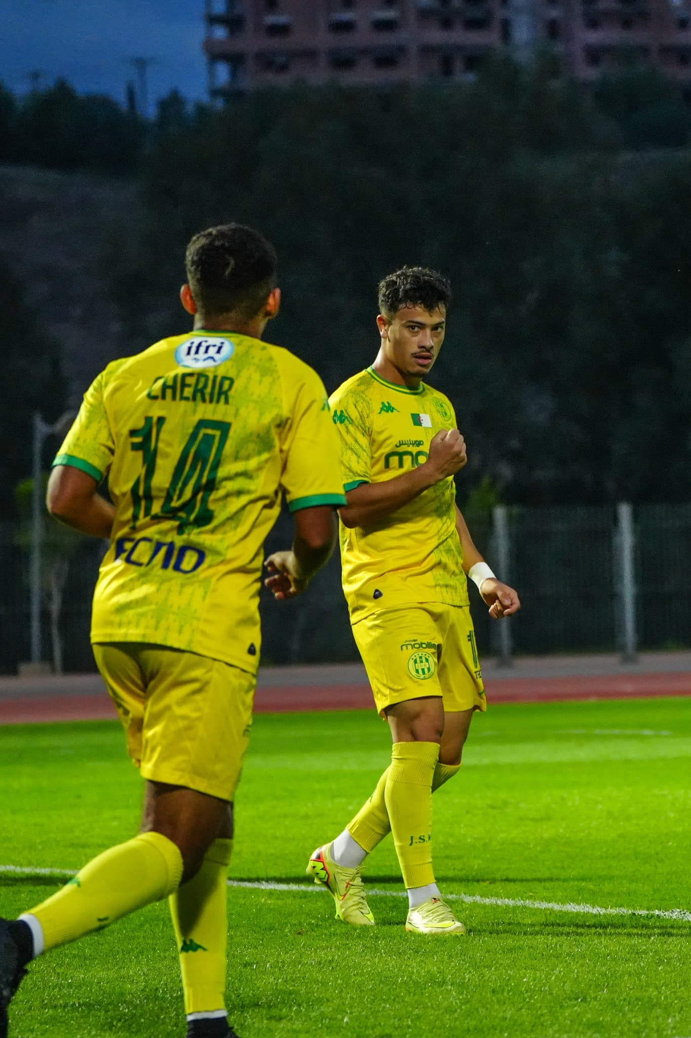 la JS Kabylie s'impose face au RC Kouba (2-1)