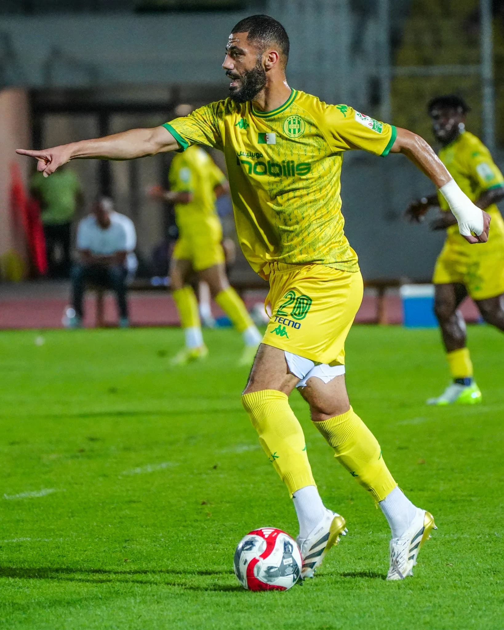 la JS Kabylie s'impose face au RC Kouba (2-1)