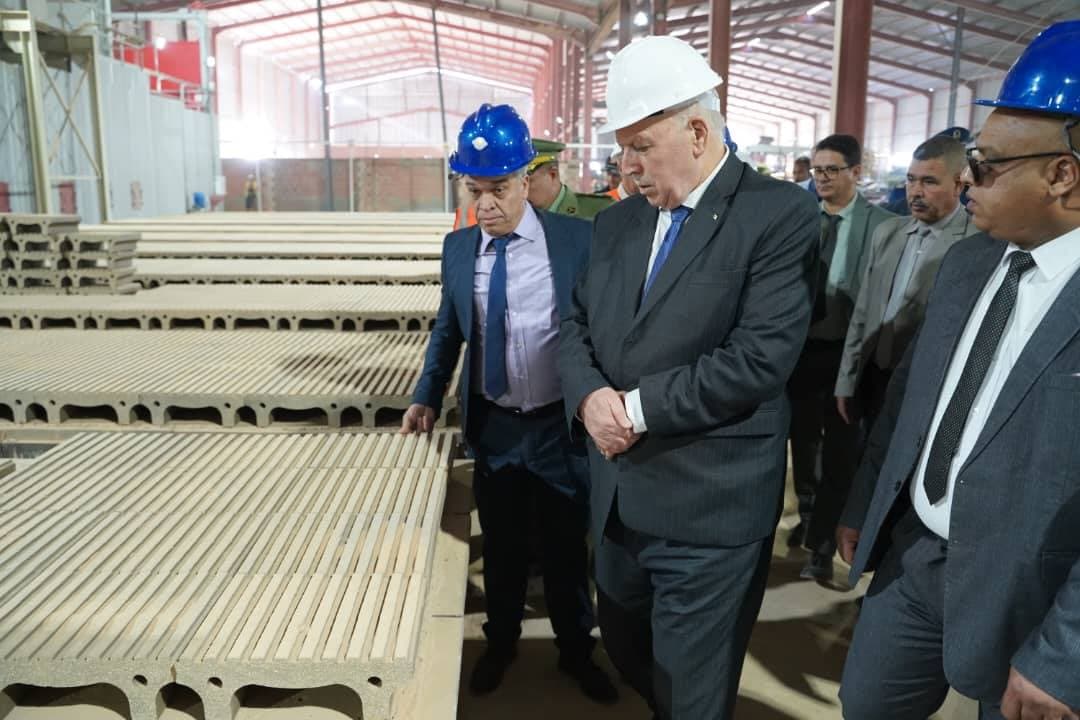 hâter les travaux pour l'exploitation de la briqueterie de Fenoughil en mars prochain