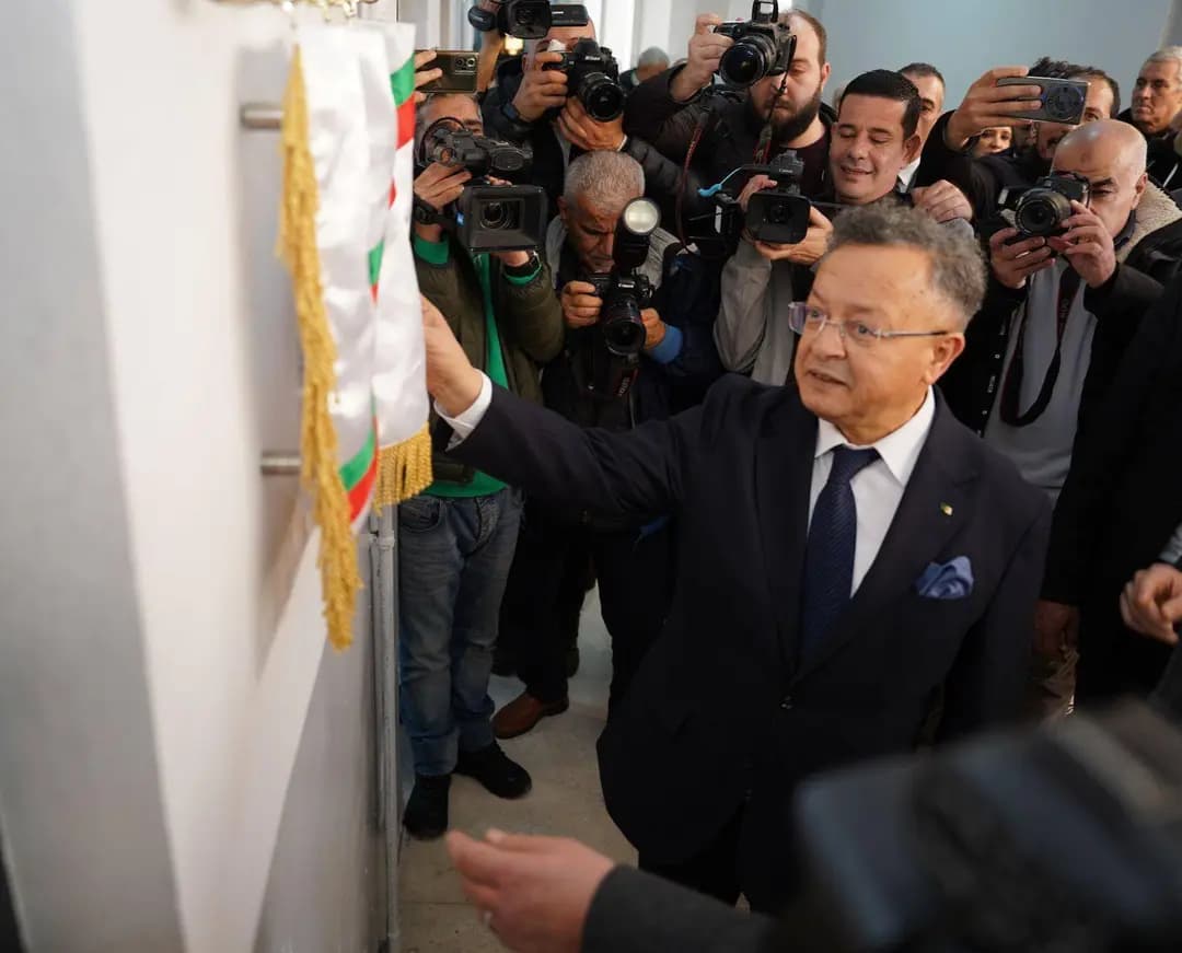 Baddari inaugure le "Guichet unique" et une filiale spécialisée à l'Université de Bab Ezzouar