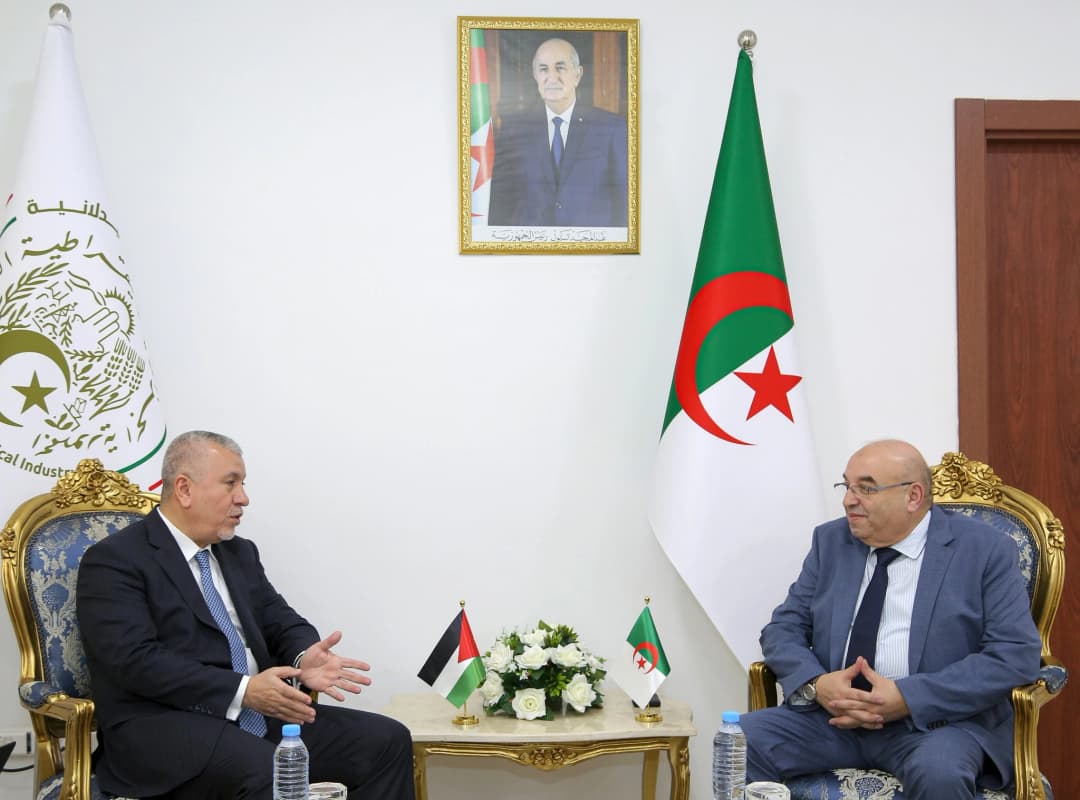 Examen des moyens de renforcer la coopération algéro-jordanienne