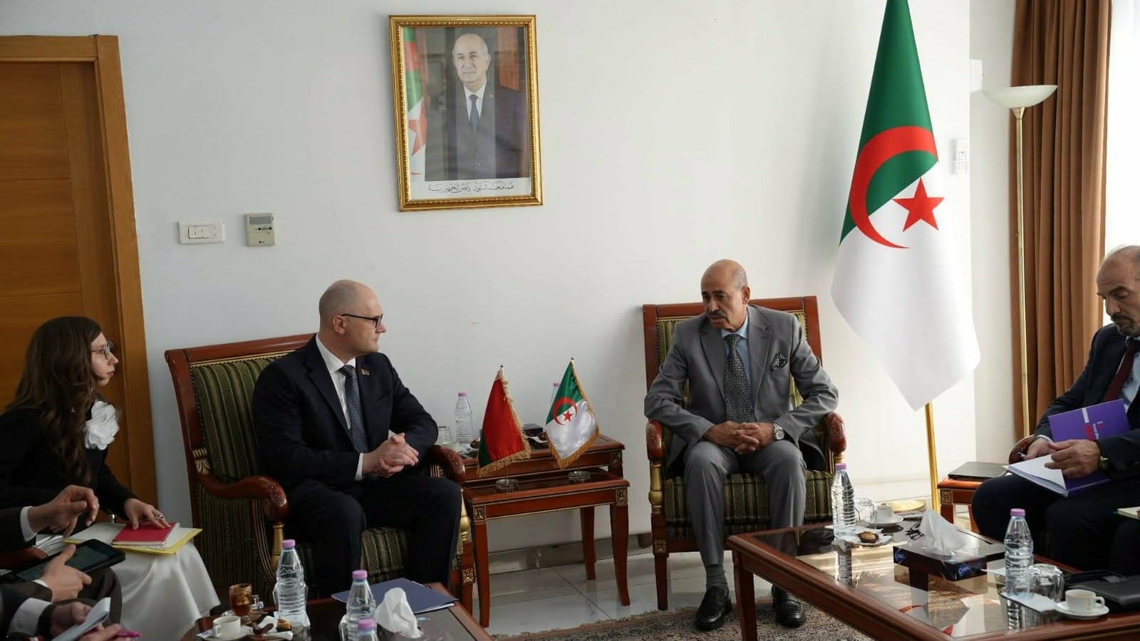 Kourtel reçoit l'ambassadeur de Biélorussie en Algérie accompagné d'une délégation d'hommes d'affaires