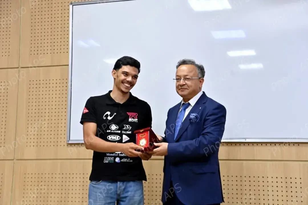 Baddari distingue les étudiants lauréats