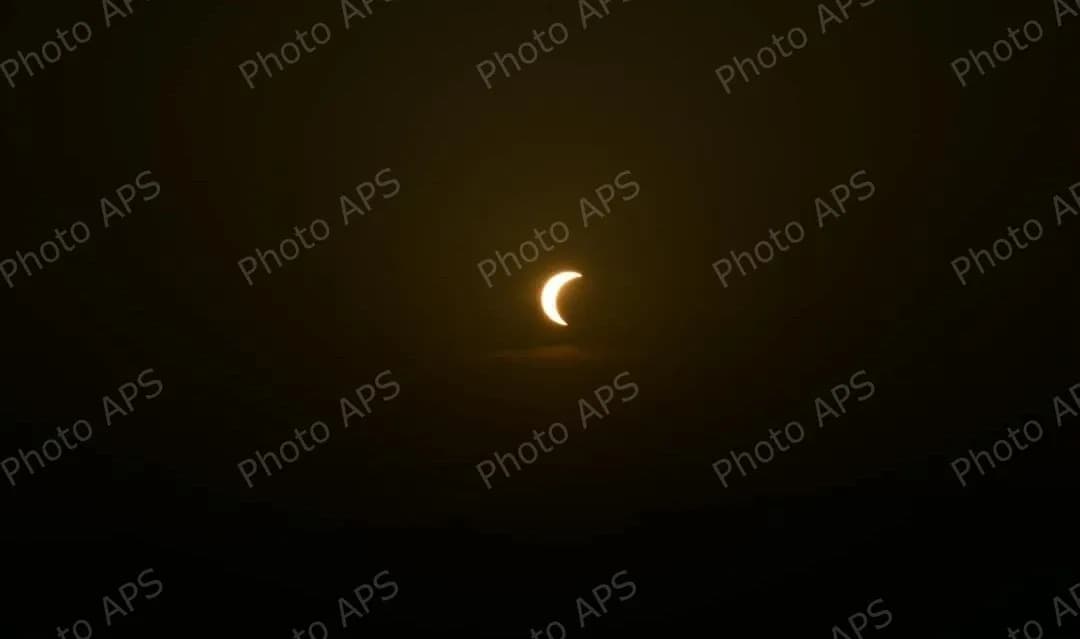 Observation de l'éclipse solaire dans le ciel algérien à travers différentes wilayas du pays