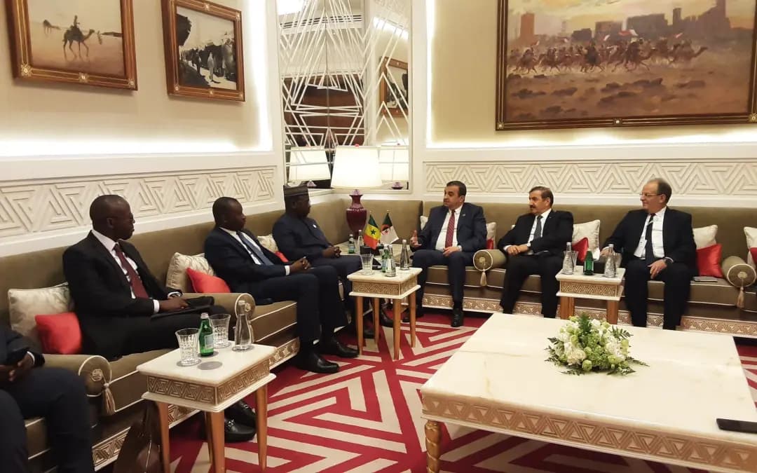 Arkab évoque à Doha avec son homologue sénégalais les opportunités d'investissement et de coopération bilatérale