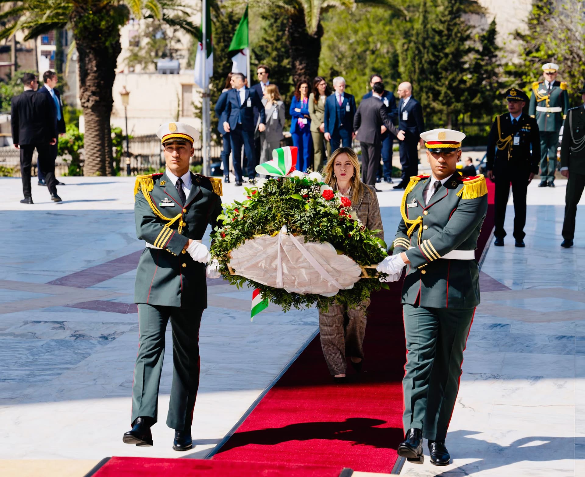 La présidente du Conseil des ministres italien se recueille à la mémoire des martyrs de la Révolution