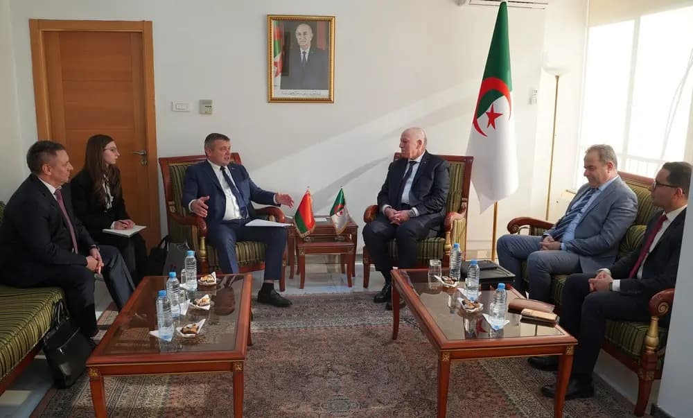 Algérie-Biélorussie: examen des moyens de renforcer la coopération industrielle et agricole entre les deux pays