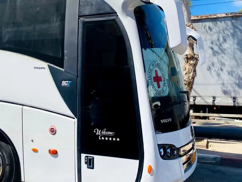 83 prisonniers palestiniens de la prison d'Ofer libérés par l'entité sioniste dans le cadre de la 1ère phase de l'accord de cessez-le-feu