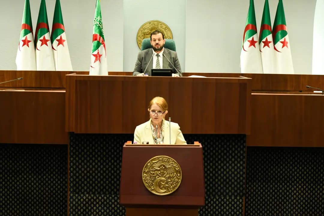 La ministre du Tourisme et de l'Artisanat, Mme Houria Meddahi