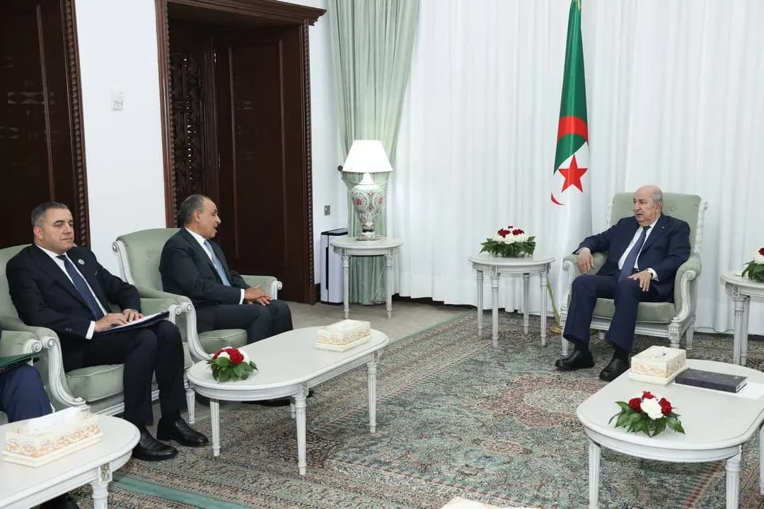 Le président de la République reçoit le ministre égyptien des Affaires étrangères