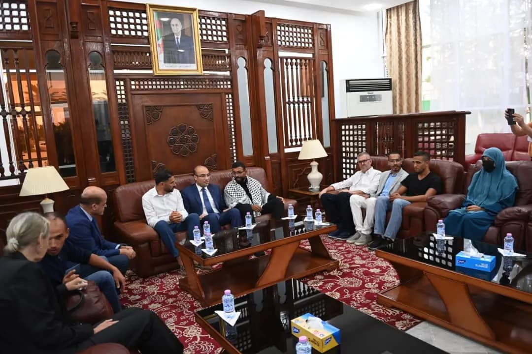 Arrivée à Alger de 11 citoyens ayant participé à "la flottille Soumoud" de solidarité avec Ghaza.