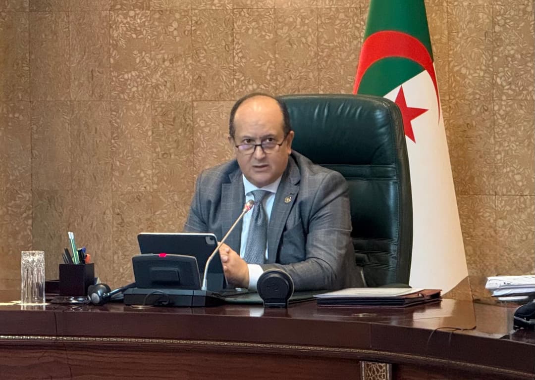 Le Premier ministre, M. Sifi Ghrieb