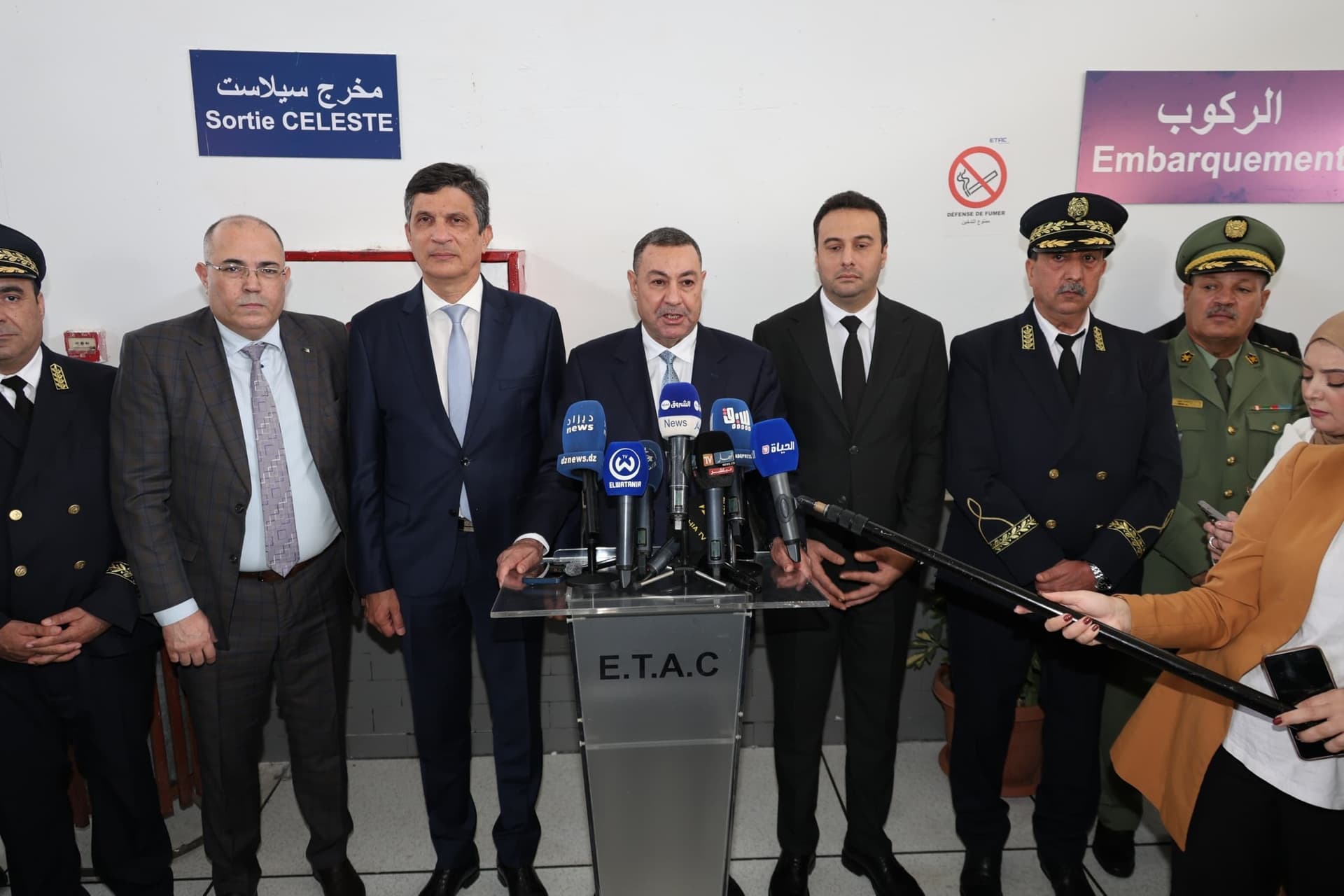 Le ministre de l'Intérieur supervise la remise en service du téléphérique reliant Bab El Oued à Bouzaréah