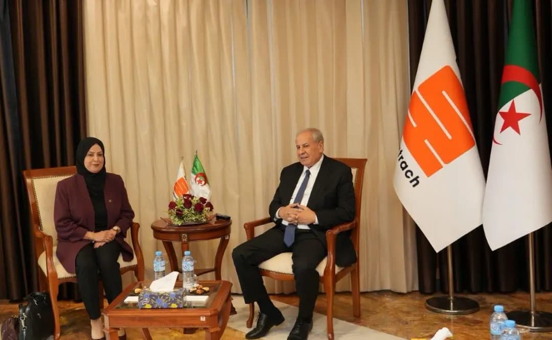 Hachichi reçoit une délégation de la commission des affaires économiques de l'APN