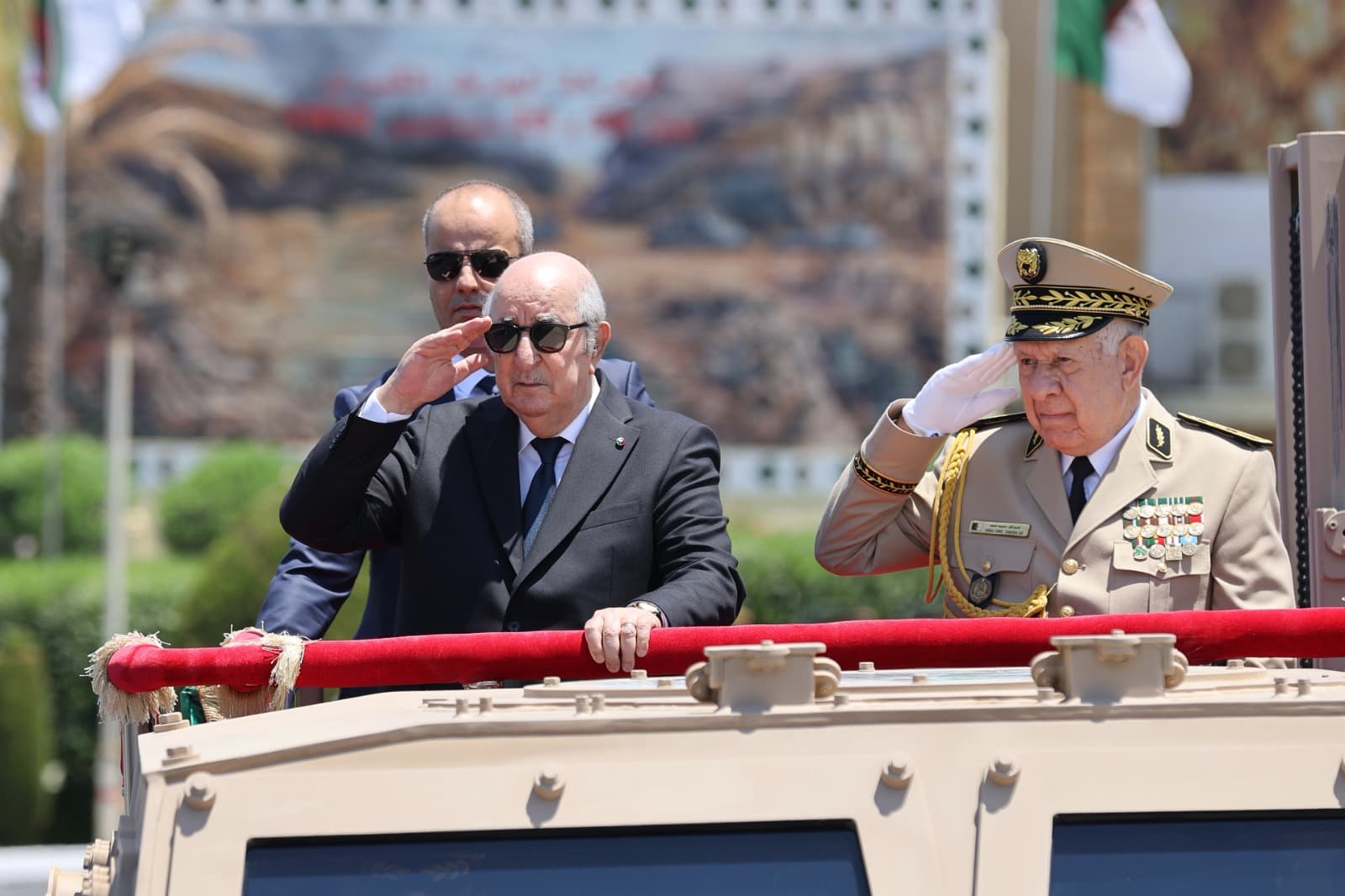Le président de la République préside à l'Académie militaire de Cherchell la cérémonie annuelle de sortie de promotions