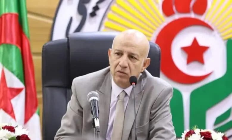 Benmbarek se réunit avec les membres du groupe parlementaire du parti du FLN