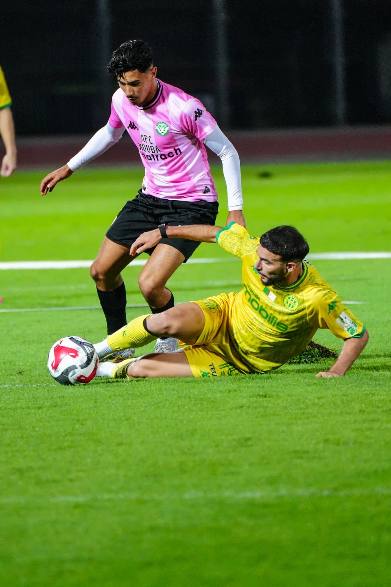 la JS Kabylie s'impose face au RC Kouba (2-1)