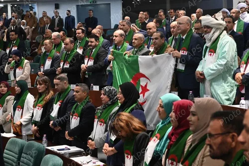 Adoption de la proposition de loi criminalisant la colonisation française en Algérie