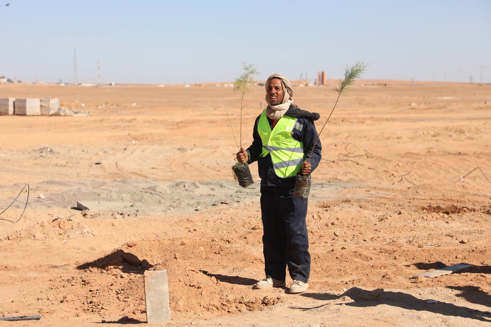 Le ministère de la Jeunesse poursuit sa grande campagne de plantation d'arbres le long de la ligne ferroviaire Béchar-Tindouf-Gara Djebilet