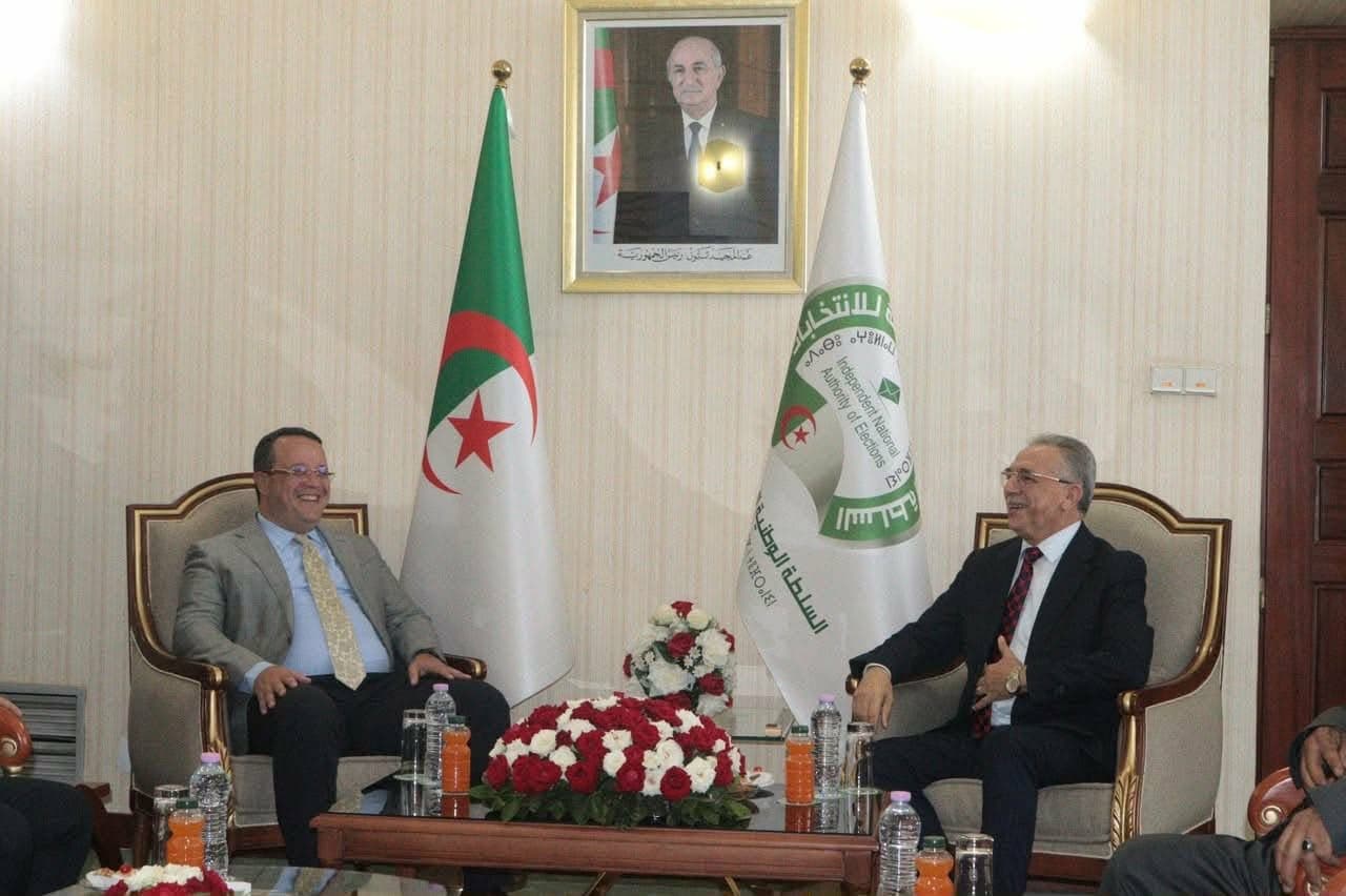 Le président de l'ANIE reçoit le secrétaire général du RND