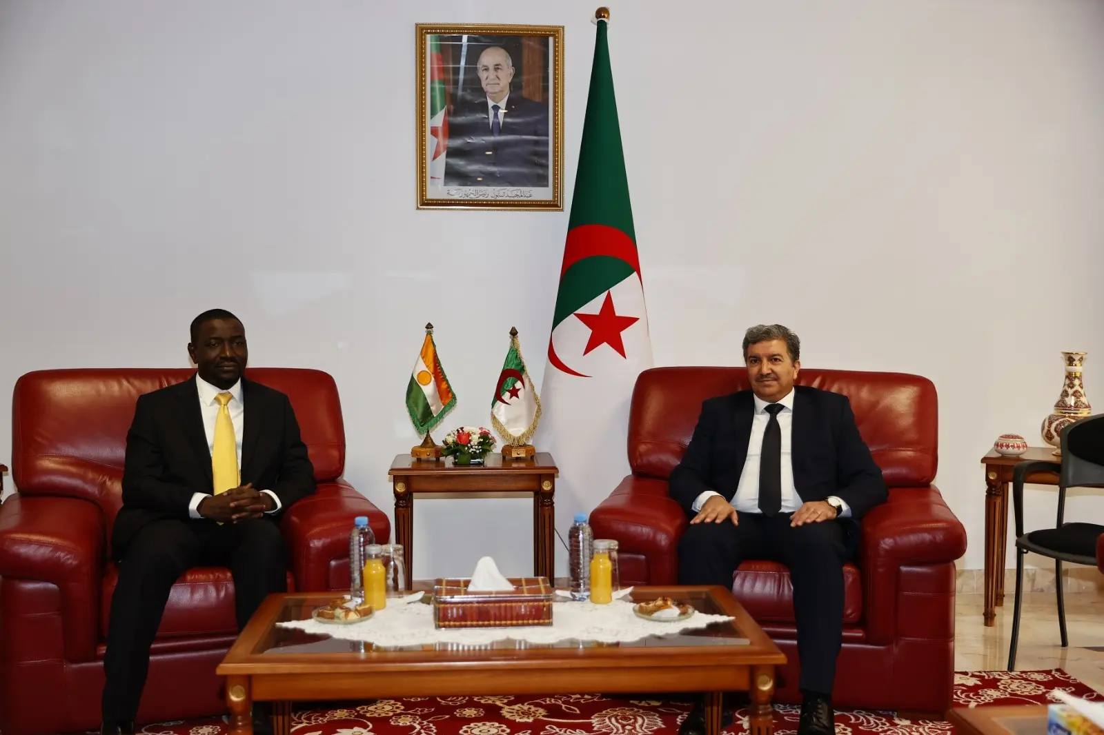 Bouamama Examine Avec Son Homologue Nig rien Les Moyens De Renforcer La Bouamama Examine Avec Son Homologue Nig rien Les Moyens De Renforcer La